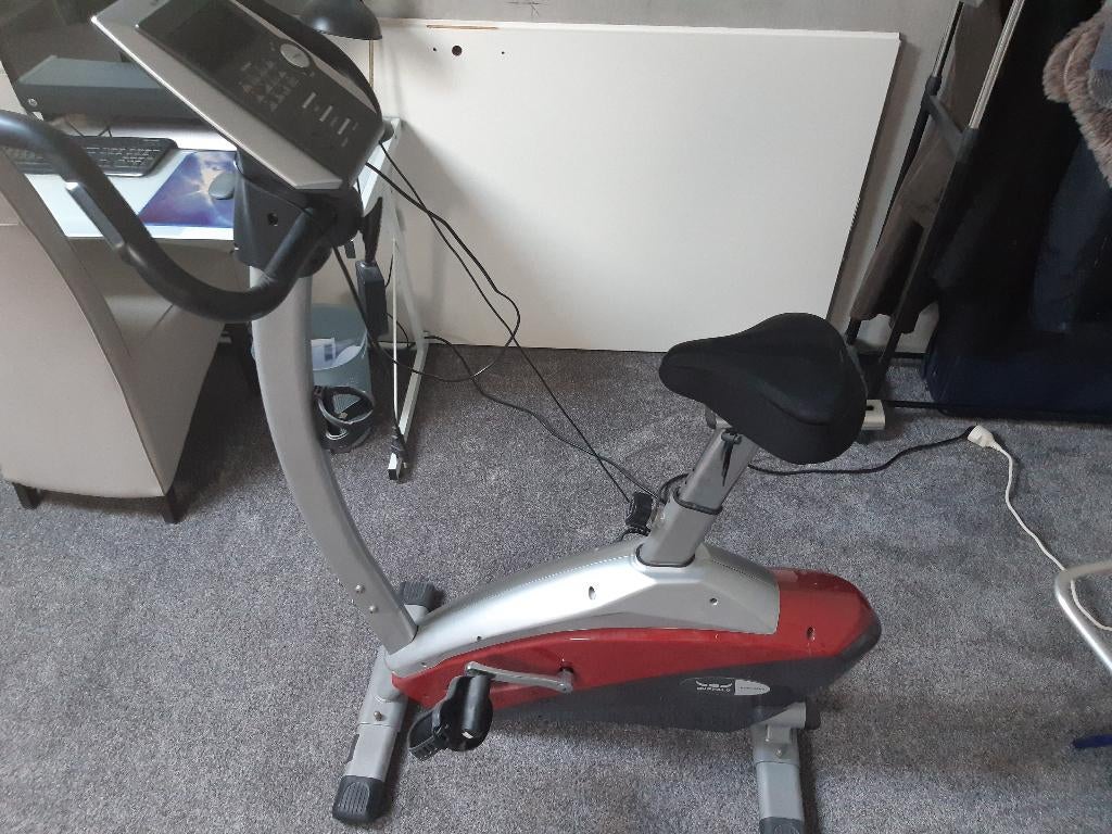 GOEDE FUNCTIONELE HOMETRAINER MET VEEL INSTELLINGEN, Sport en Fitness, Fitnessapparatuur, Ophalen, Gebruikt, Metaal, Hometrainer