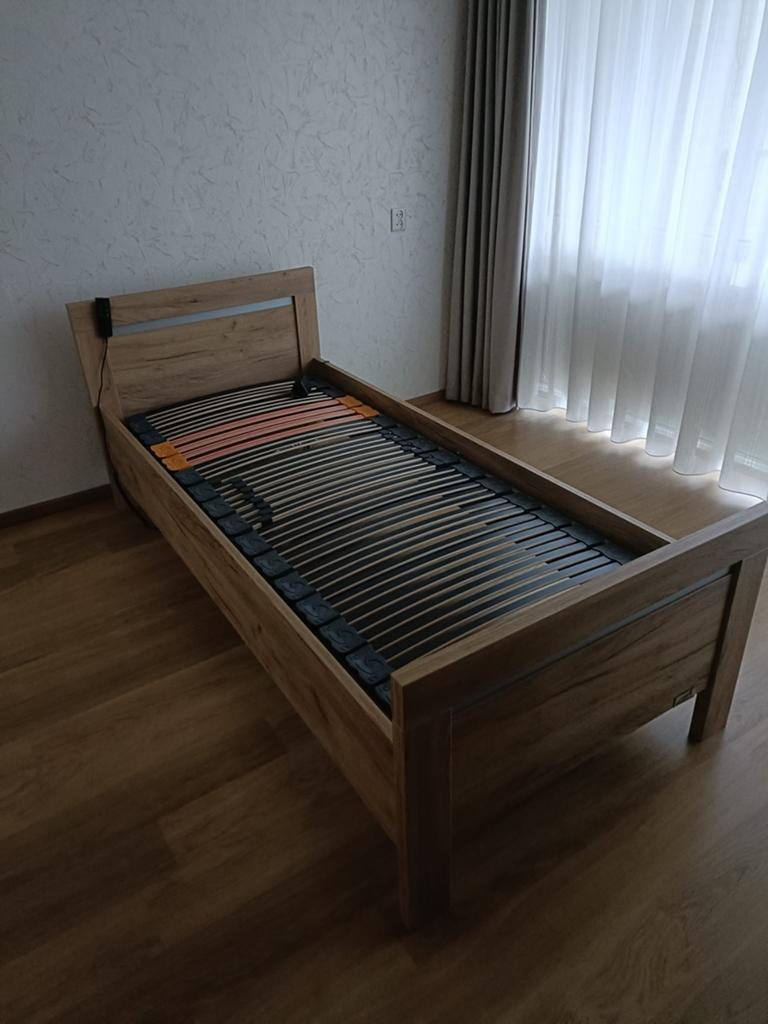 Senioren Ledikant 90x210 met elektrische lattenbodem, Ophalen, Verstelbaar, 90 cm, Eenpersoons