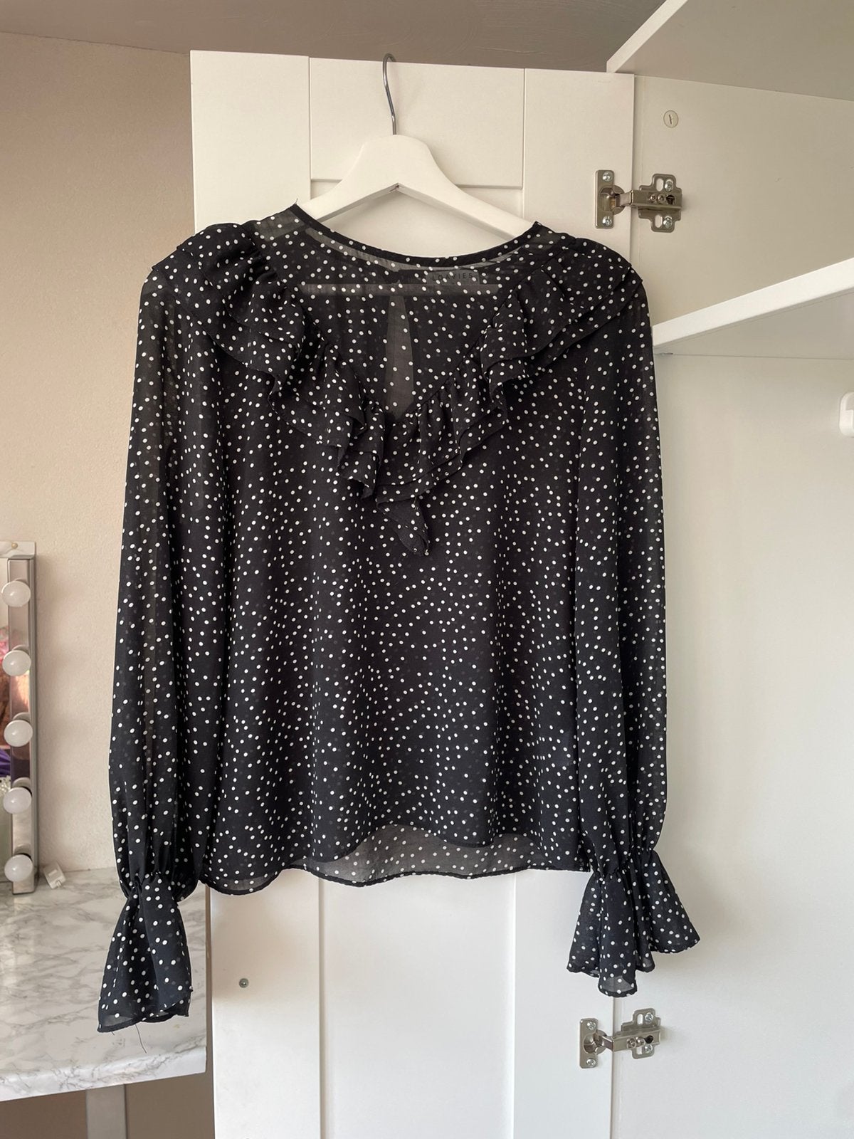 Zwarte blouse loavies maat s met stipjes, Kleding | Dames, Blouses en Tunieken, Ophalen of Verzenden, Zo goed als nieuw, Maat 36 (S)