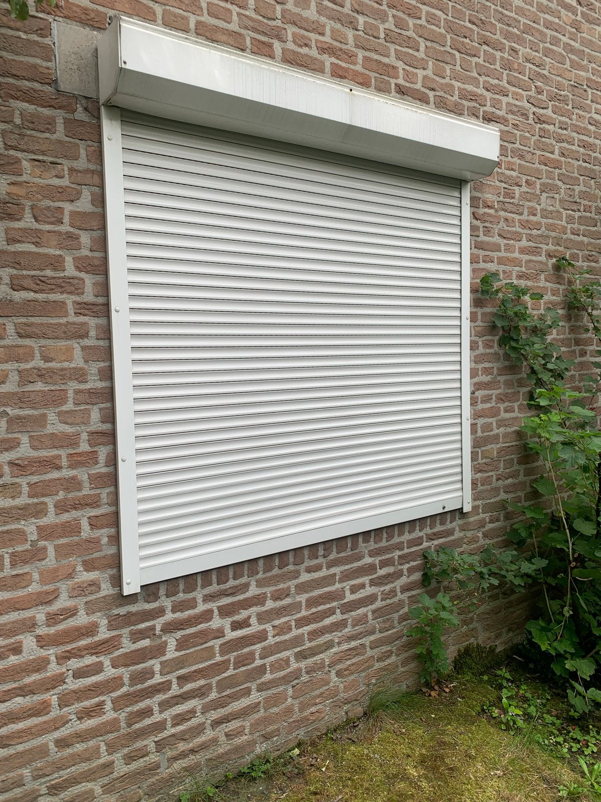 Rolluik wit, handbediend, in goede staat, Doe-het-zelf en Verbouw, Rolluiken, Ophalen, Gebruikt, 100 tot 150 cm, Wit