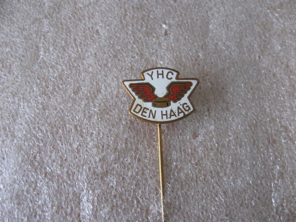 Oude Emaille ijshockey speld Y.H.C. Den Haag, Verzamelen, Speldjes, Pins en Buttons, Verzenden, Gebruikt, Overige onderwerpen
