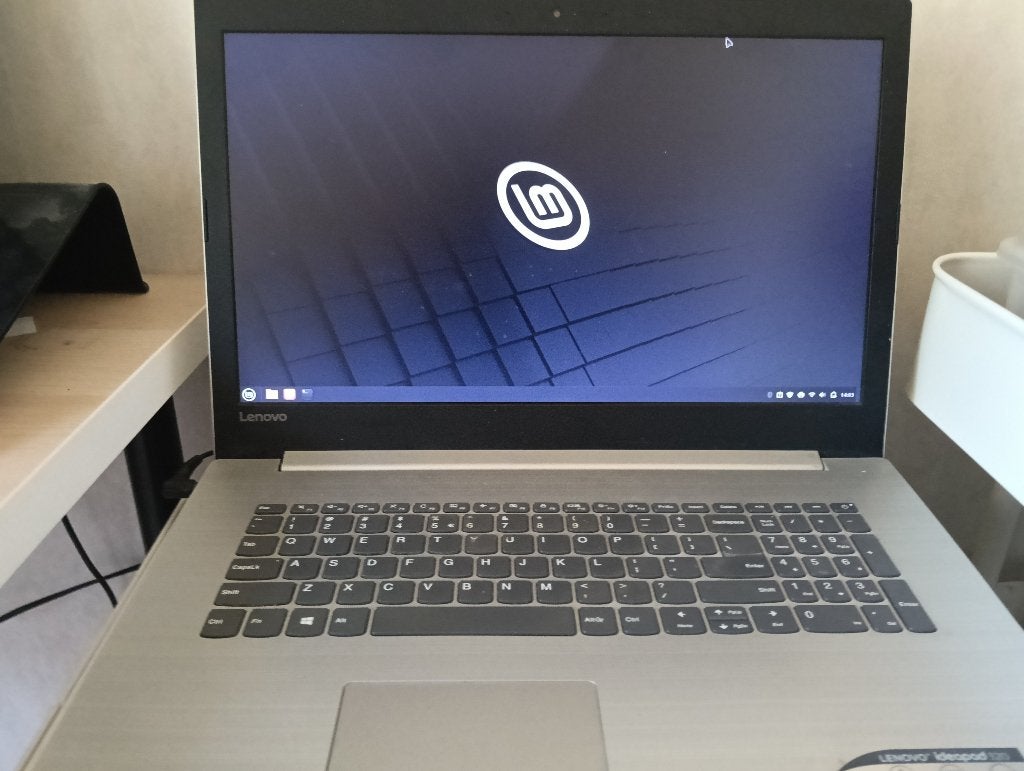 Lenovo Ideapad 320 - 17.3 inch scherm met adapter, Ophalen, 64 GB of meer, Gebruikt, 2 tot 3 Ghz