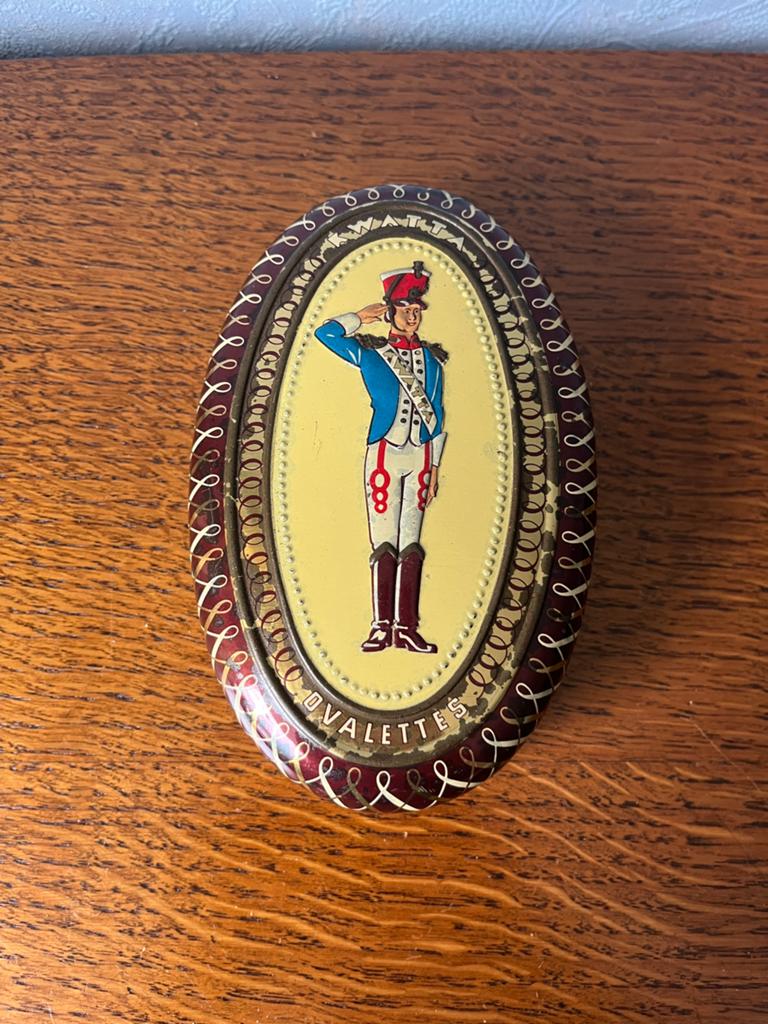 Vintage Kwatta Ovalettes confiserieblik, Verzamelen, Blikken, Ophalen of Verzenden, Overige