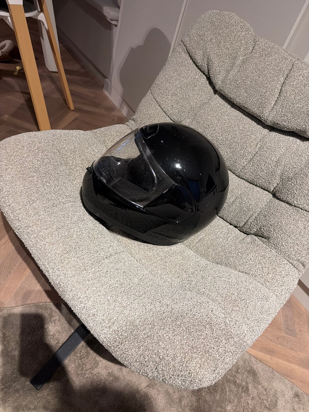 Zwarte scooter helm, Fietsen en Brommers, Brommerhelmen, Ophalen of Verzenden