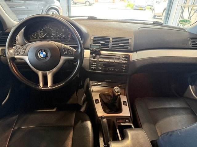 BMW 3-serie Touring 320i Leder|Cruise|Trekhaak, Auto's, 2171 cc, Achterwielaandrijving, Gebruikt, Handgeschakeld