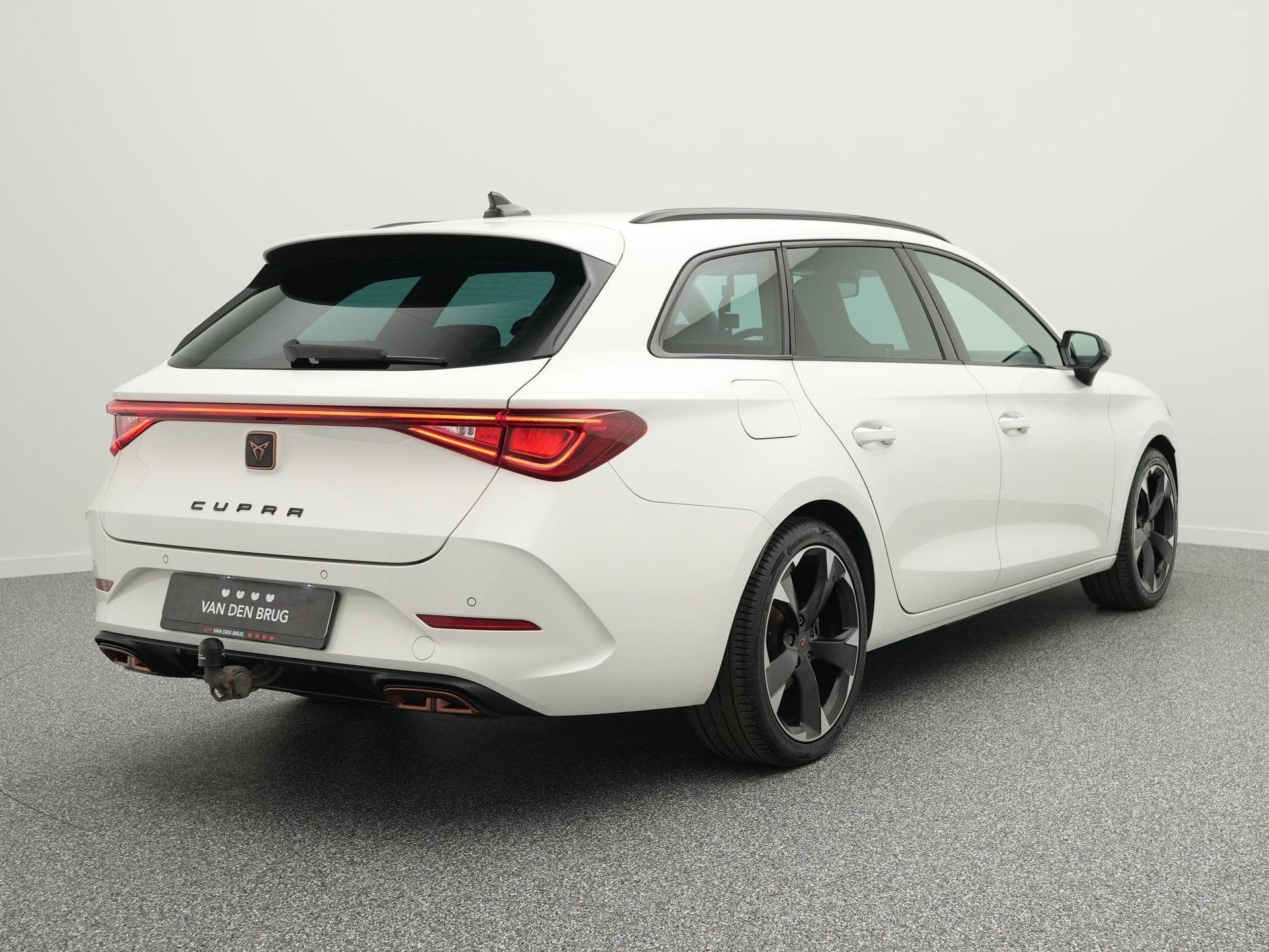 CUPRA Leon Sportstourer 1.4 e-Hybrid 204pk | Trekhaak | Stuu, Auto's, Cupra, Stof, Gebruikt, 4 cilinders, 1589 kg