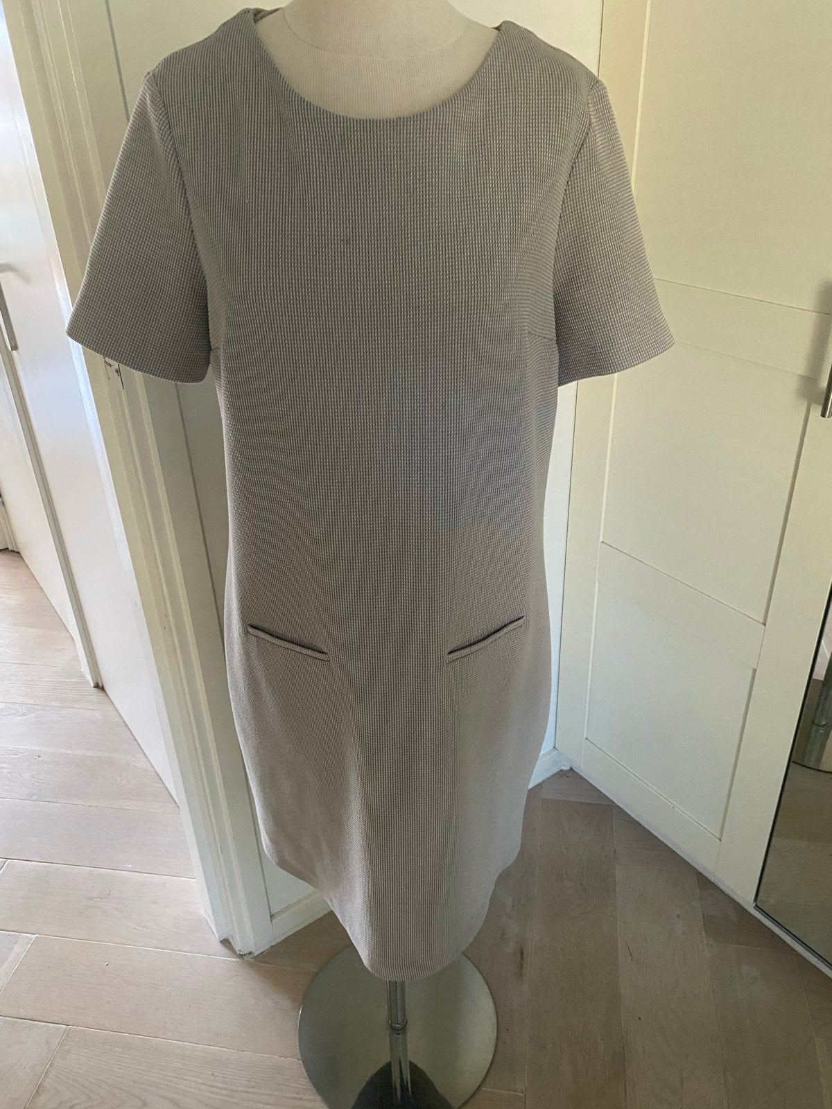 Burton of London jurk maat 44, Kleding | Dames, Maat 42/44 (L), Ophalen of Verzenden, Zo goed als nieuw, Knielengte