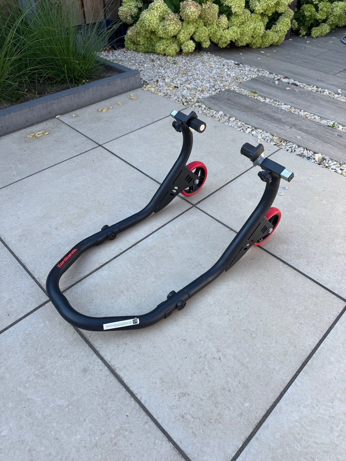 Paddockstand voorwiel ConStands, Ophalen