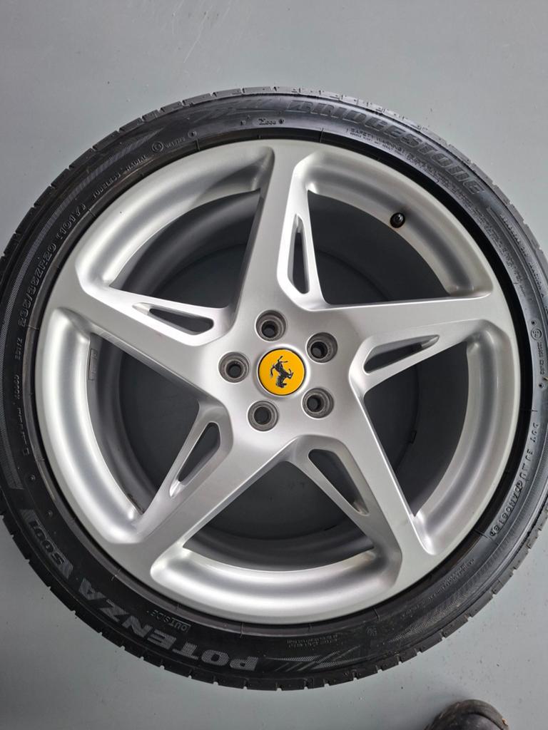 Ferrari F458 20 inch velgen met Bridgestone banden, Auto-onderdelen, Banden en Velgen, Ophalen, 20 inch, Zomerbanden