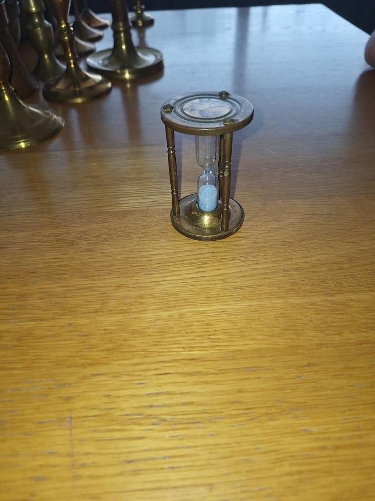 Kleine vintage zandloper van messing met blauw zand, Ophalen of Verzenden
