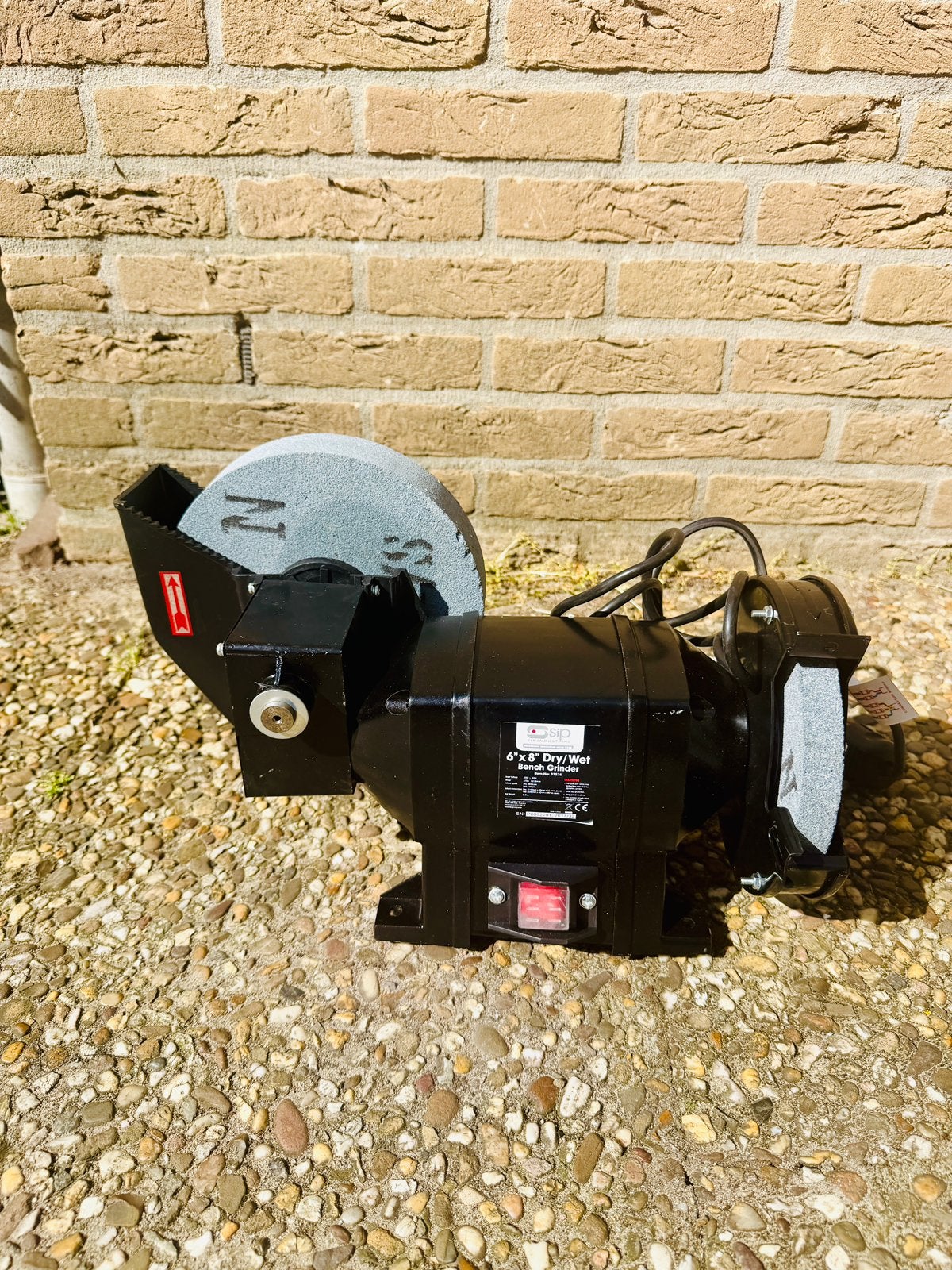 NIEUWE SIP Industrial 6” x 8” Wet/Dry Bench Grinder, Ophalen of Verzenden, Zo goed als nieuw, Minder dan 700 watt, Werkbankslijpmachine