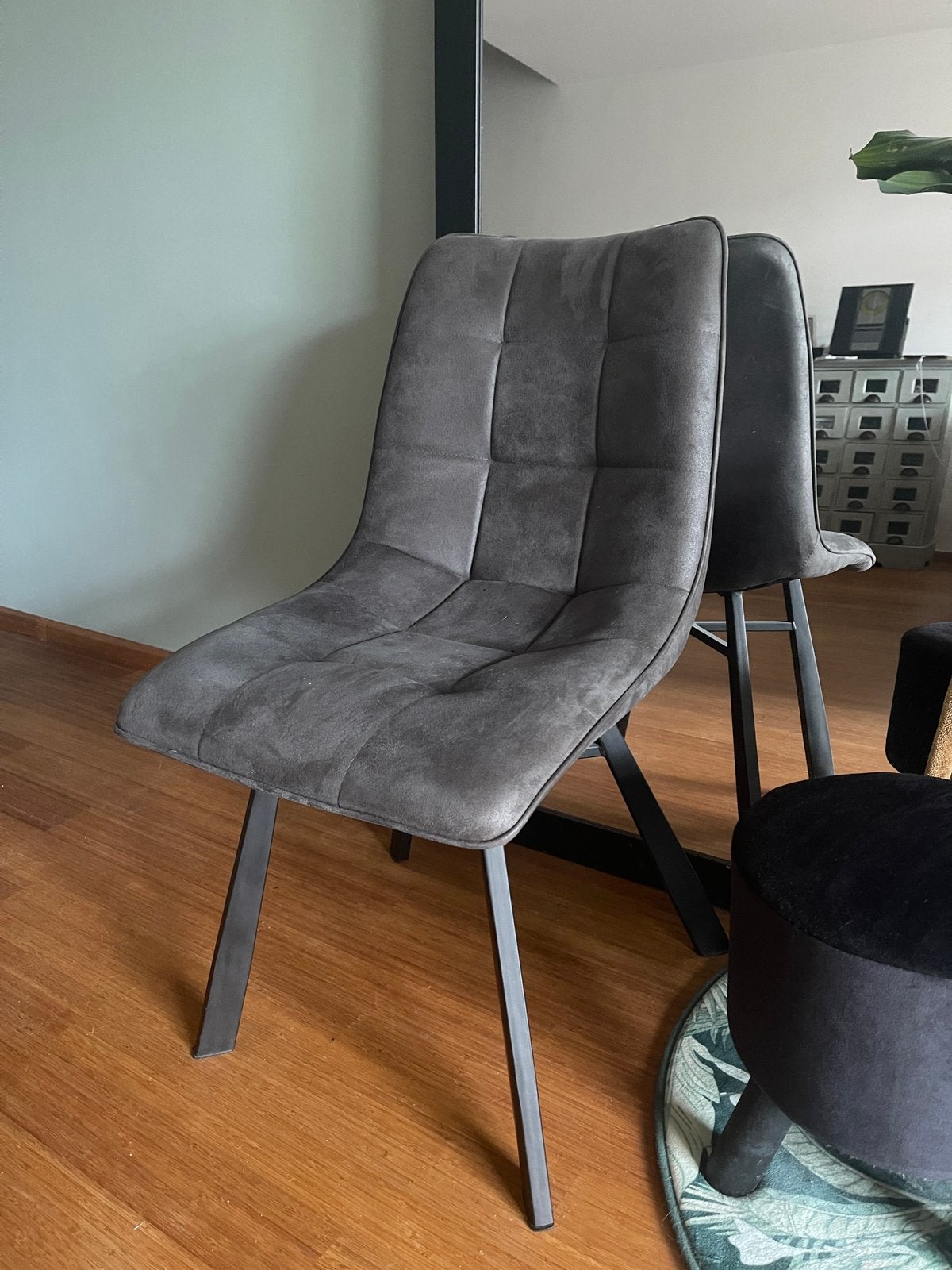 Eetkamerstoelen antraciet 3x (+1 defect erbij), Huis en Inrichting, Stoelen, Ophalen, Zo goed als nieuw, Grijs, Drie