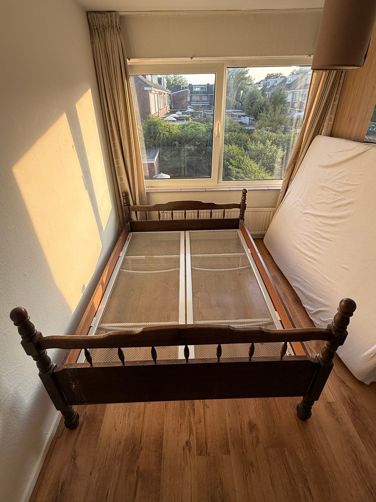 Wooden double bed, Huis en Inrichting, Slaapkamer | Bedden, Ophalen, Gebruikt, Bruin, Tweepersoons