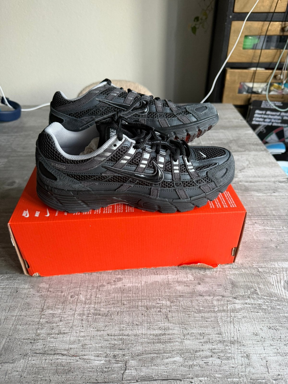 Te koop nieuw paar nike P-6000 in maat 42,5 (42.5), Kleding | Heren, Schoenen, Overige kleuren, Nieuw, Ophalen of Verzenden, Sneakers of Gympen