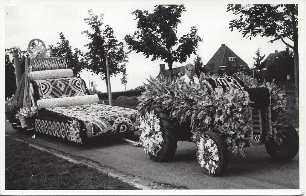 Aalsmeer (N.H.) Bloemencorso, Praalwagen, Volk, Tractor, Ophalen of Verzenden, 1940 tot 1960, Ongelopen, Noord-Holland