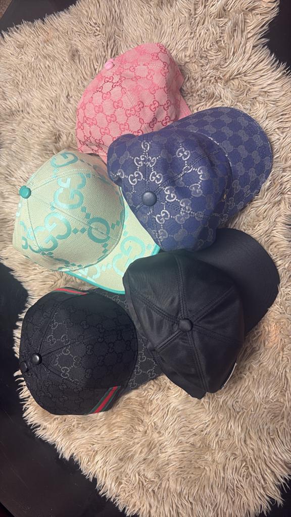 Petten (gucci-praten), Kleding | Dames, Hoeden en Petten, Ophalen of Verzenden, Zo goed als nieuw, One size fits all