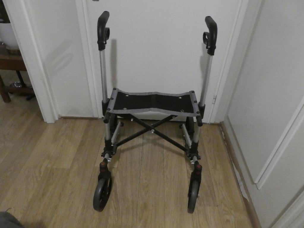 rollator, Diversen, Ophalen, Opvouwbaar, Zo goed als nieuw