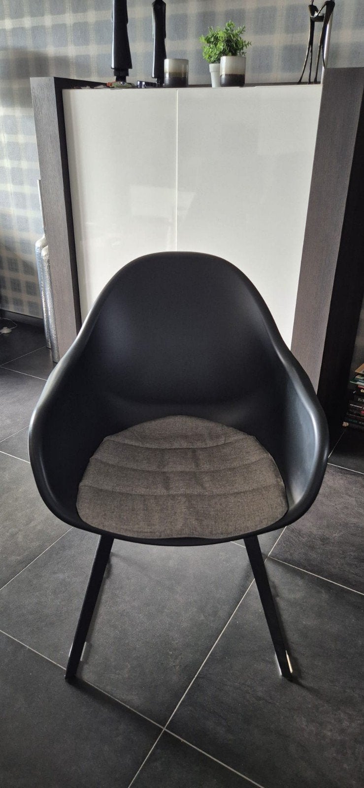4 Eames eetkamer kuipstoeltjes met kussentjes, Ophalen