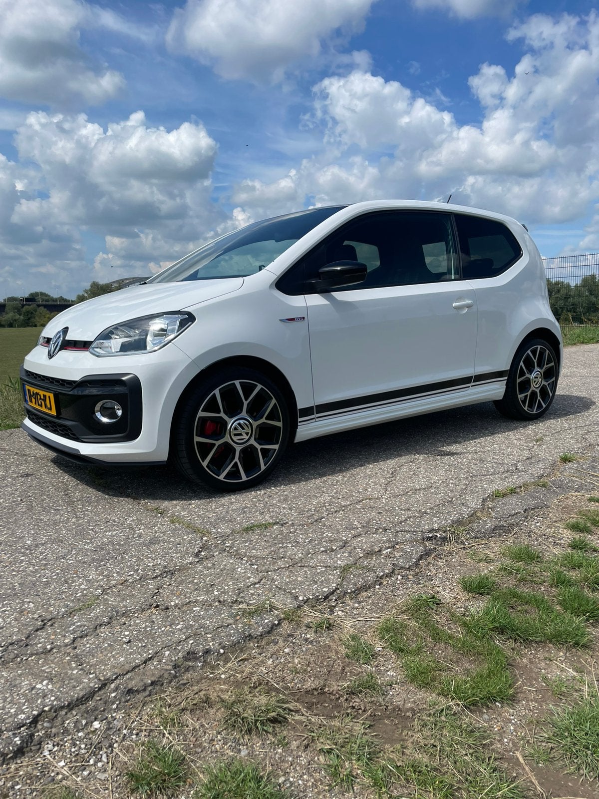 Volkswagen up! 1.0 TSI 115PK 3D 2019  Wit 17 inch velgen, Auto's, Volkswagen, Voorwielaandrijving, 970 kg, 40 €/maand, 4 stoelen