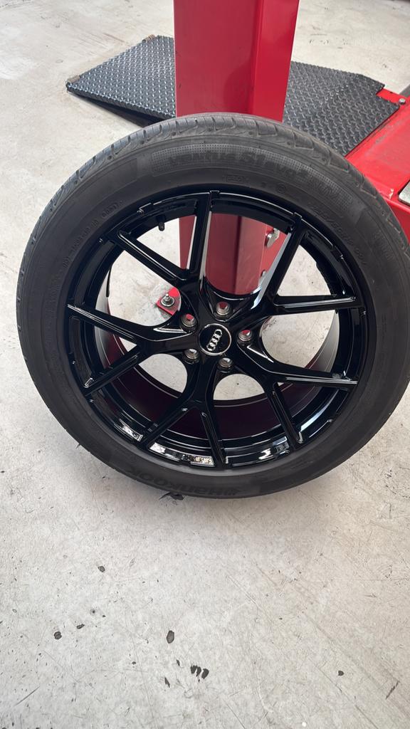 Audi Q3 19inch sportieve velgen met zomerbaden, Ophalen, 19 inch, Zomerbanden, Velg(en)
