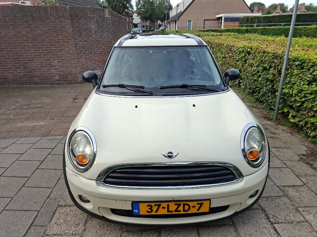 Mini Clubman 1.6 ONE 2010 Wit, Auto's, Voorwielaandrijving, 4 cilinders, 4 stoelen, Stationwagon