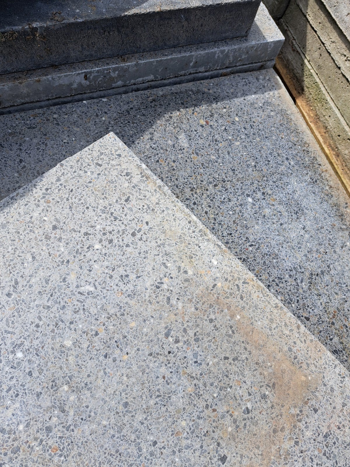 betontegel met natuursteen slijtlaag, Ophalen, Zo goed als nieuw, Minder dan 5 m², Beton