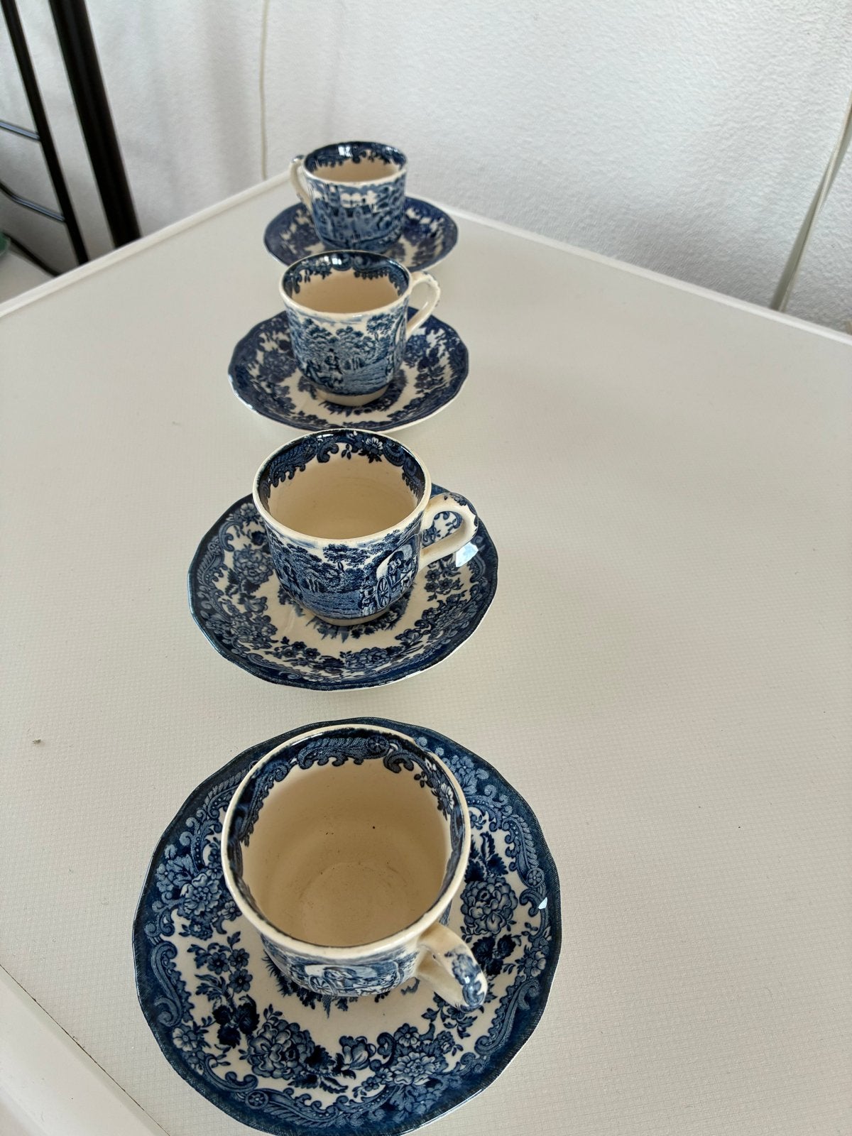 4 Antieke Delft Blauwe Worcester Kopjes/Schotels - Avon Scen, Antiek en Kunst, Antiek | Servies compleet, Ophalen