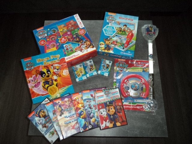 Paw Patrol pakket spellen, dvd's, boek, tijdschrift en licht, Ophalen of Verzenden, Zo goed als nieuw