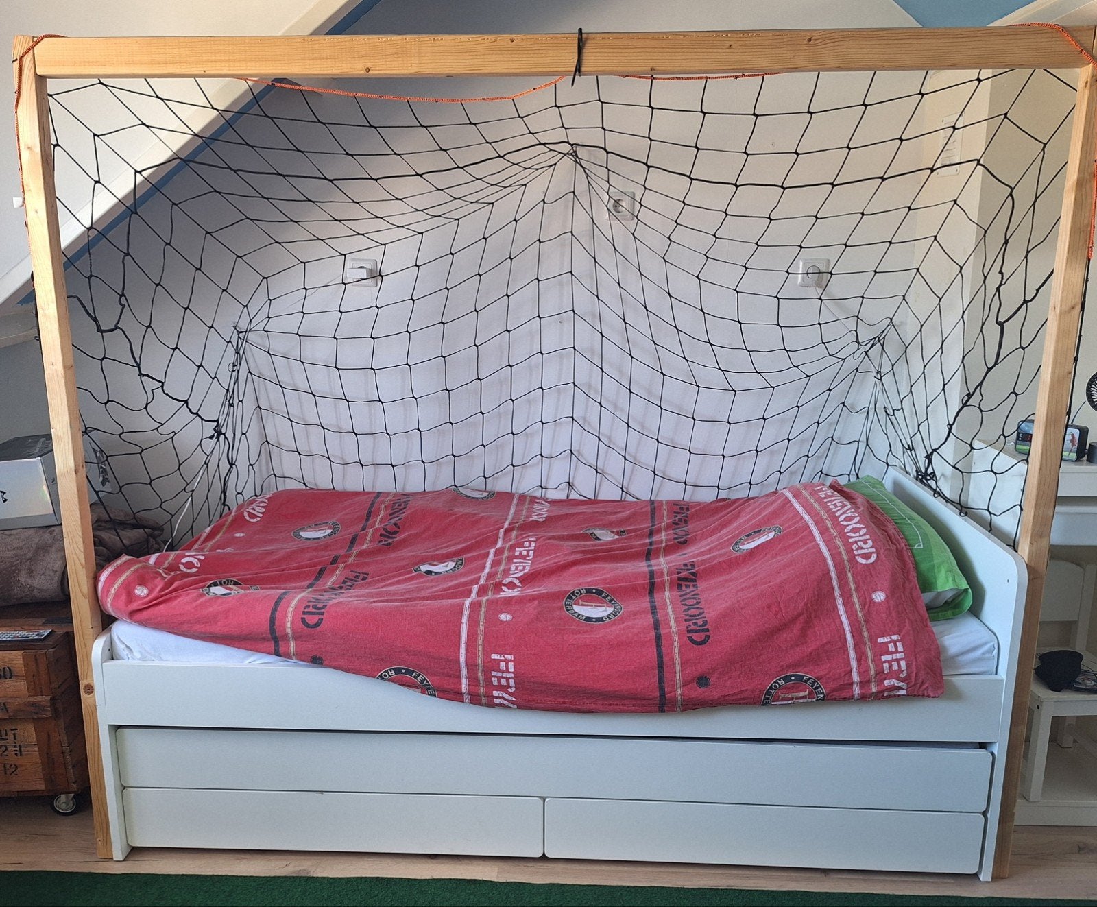IKEA BRIMNES Voetbalbed 90x200 cm, uitschuifbed  incl matras, Ophalen, 90 cm, Eenpersoons, Wit
