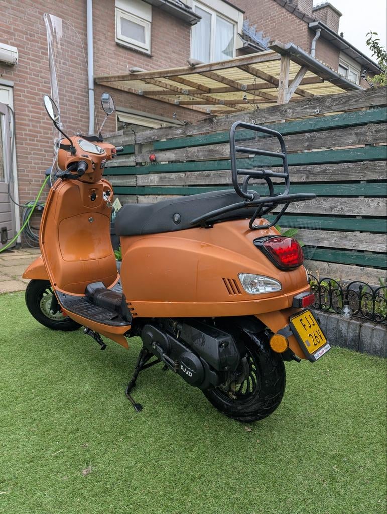 DJJD Cashmere 2021 + 2 helmen – NIEUWE ACCU – rijdt goed –, Fietsen en Brommers, Ophalen, Gebruikt, Benzine, Overige merken