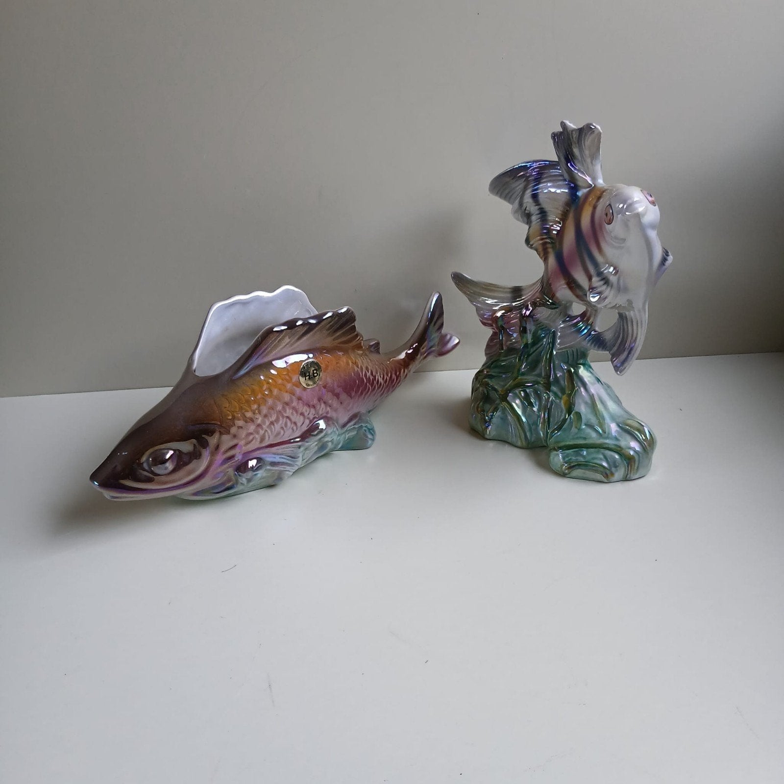 1x beeld Karper en 1x beeld Maanvis "HB Quaregnon", Antiek en Kunst, Ophalen of Verzenden