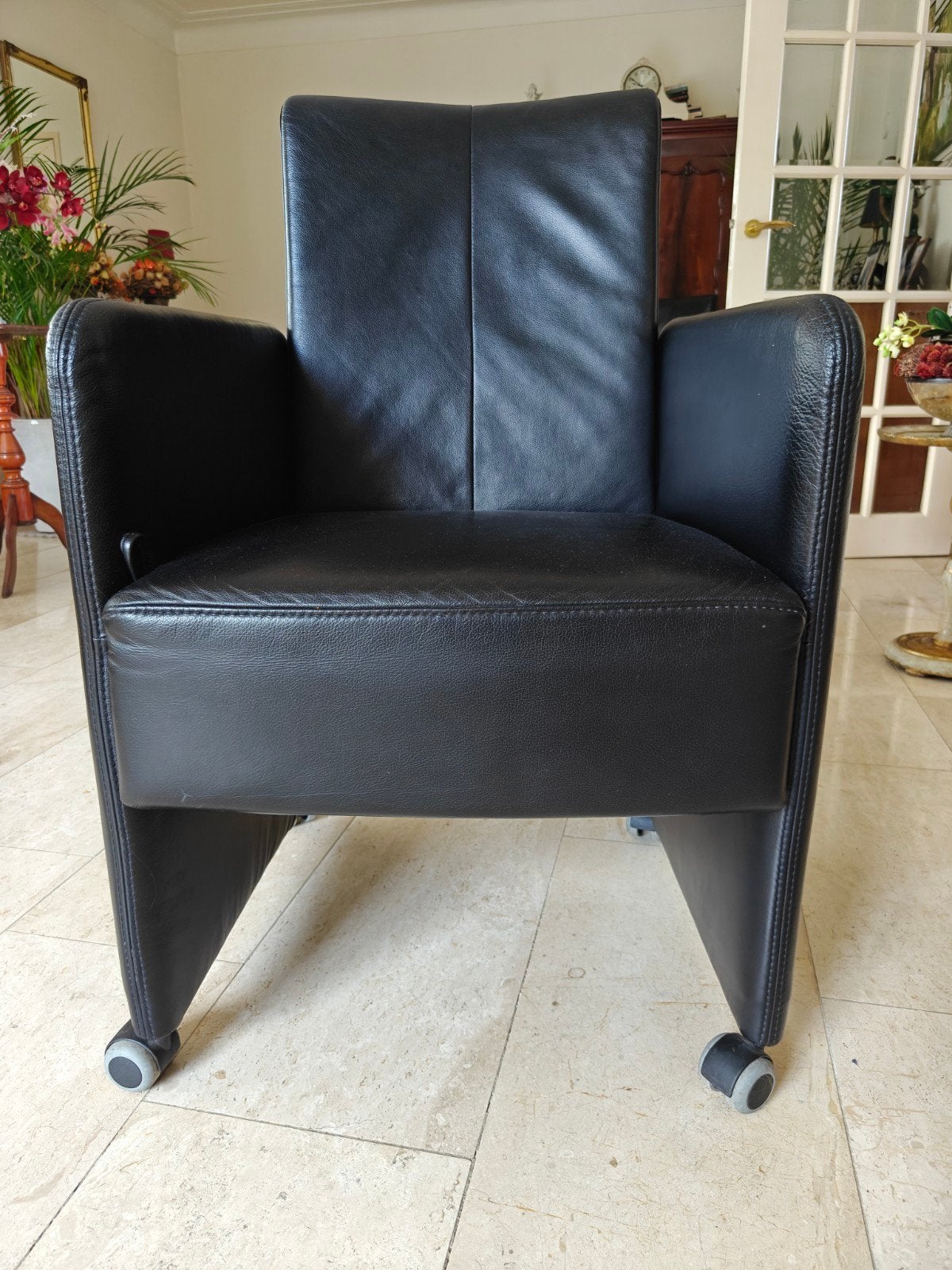 3 zwartleren eetkamerfauteuils, Ophalen
