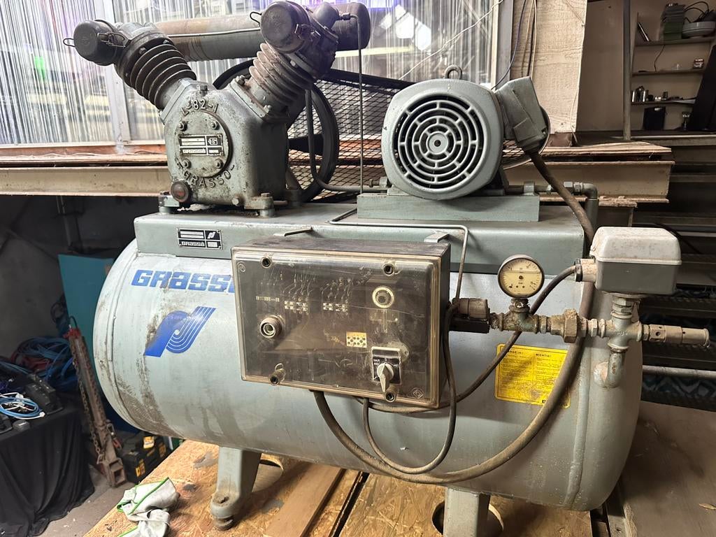 Grasso L820 Zuigercompressor 15 bar 325L, Doe-het-zelf en Verbouw, Compressors, 100 liter of meer, Ophalen, Zo goed als nieuw