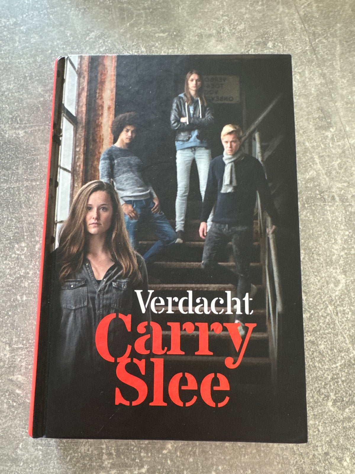 Verdacht - Carry Slee (Jeugdboek), Verzenden, Gelezen, Fictie