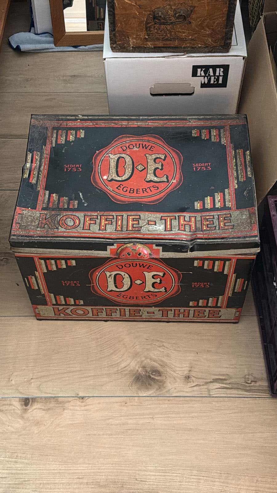 Oud douwe egberst opberg kist, Ophalen