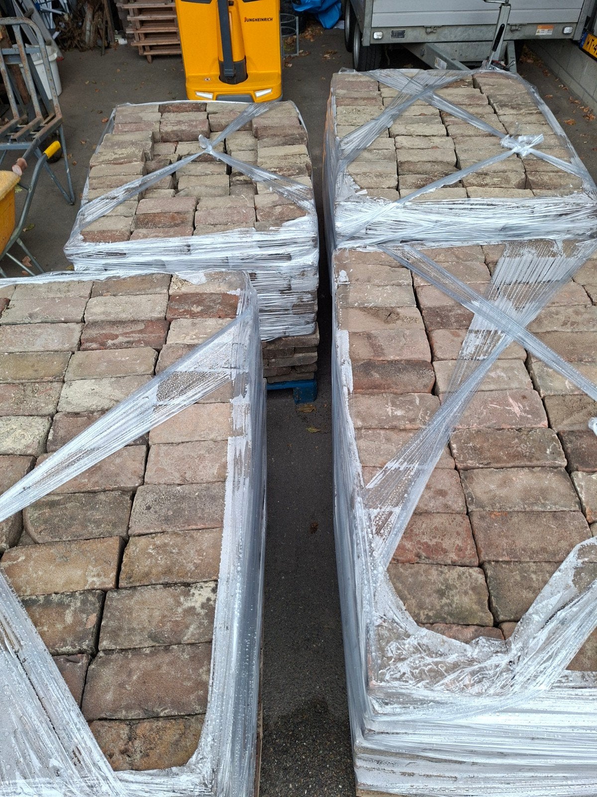 oude gebakken waaltjes op pallets 30m2, Ophalen, Gebruikt, Keramiek, Klinkers