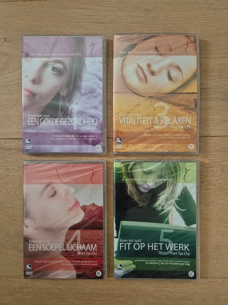 Vier DVD's met Tai Chi oefenprogramma's, Boeken, Ophalen of Verzenden, Nieuw, Meditatie of Yoga, Instructieboek
