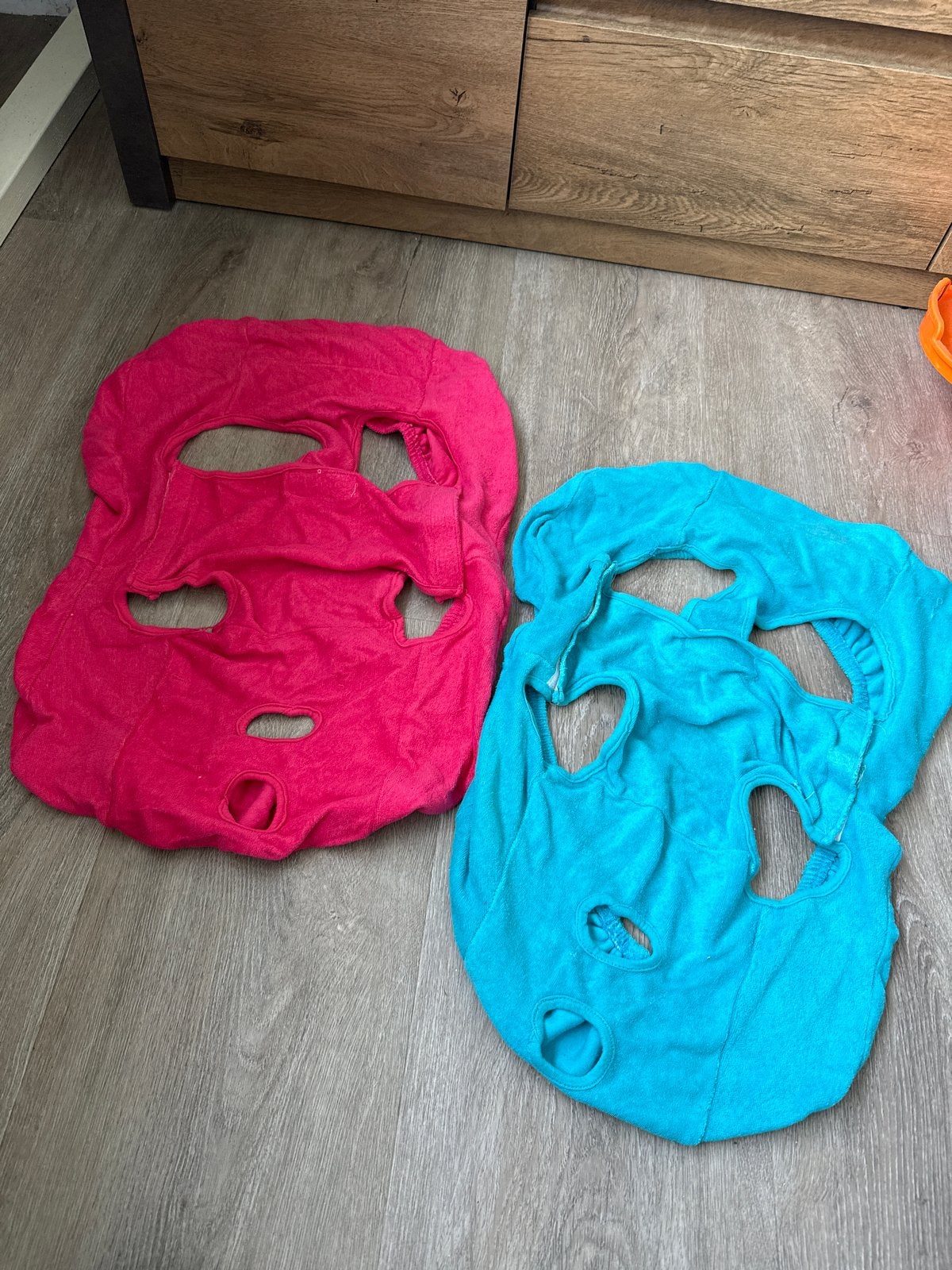 2x Badcape/Handdoek voor baby autostoel - Roze & Blauw, Overige merken, Ophalen of Verzenden, 0 t/m 13 kg, Gebruikt