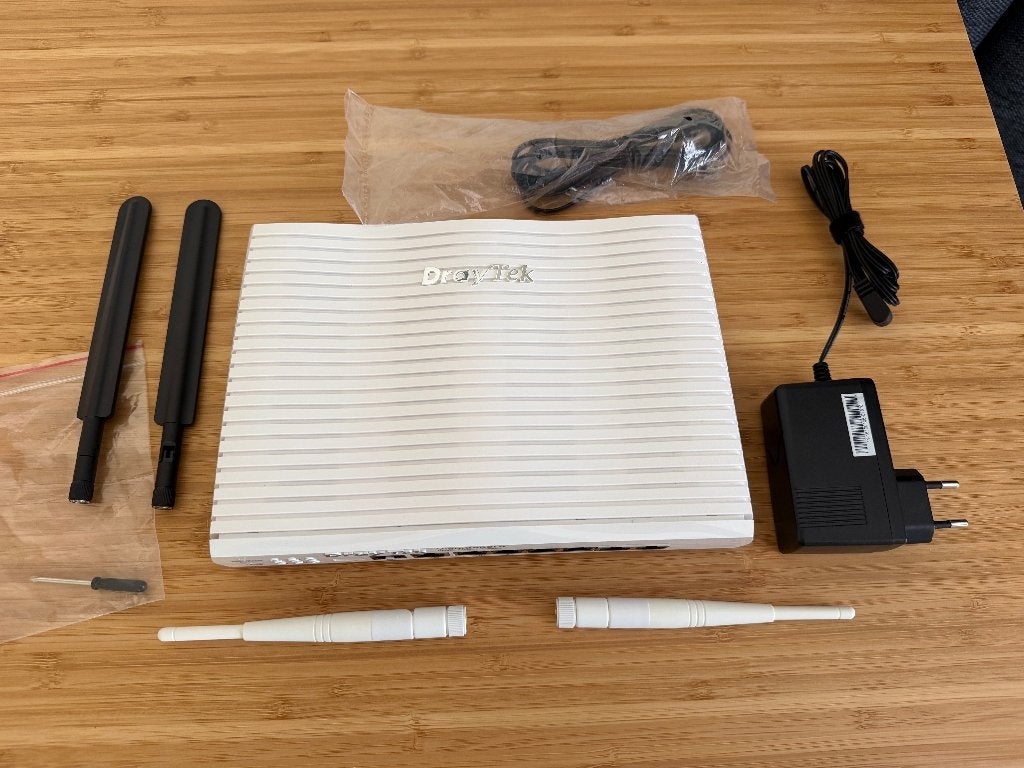 DrayTek VigorLTE 2860 Router met WiFi, Ophalen of Verzenden, Zo goed als nieuw, Router met modem, DrayTek