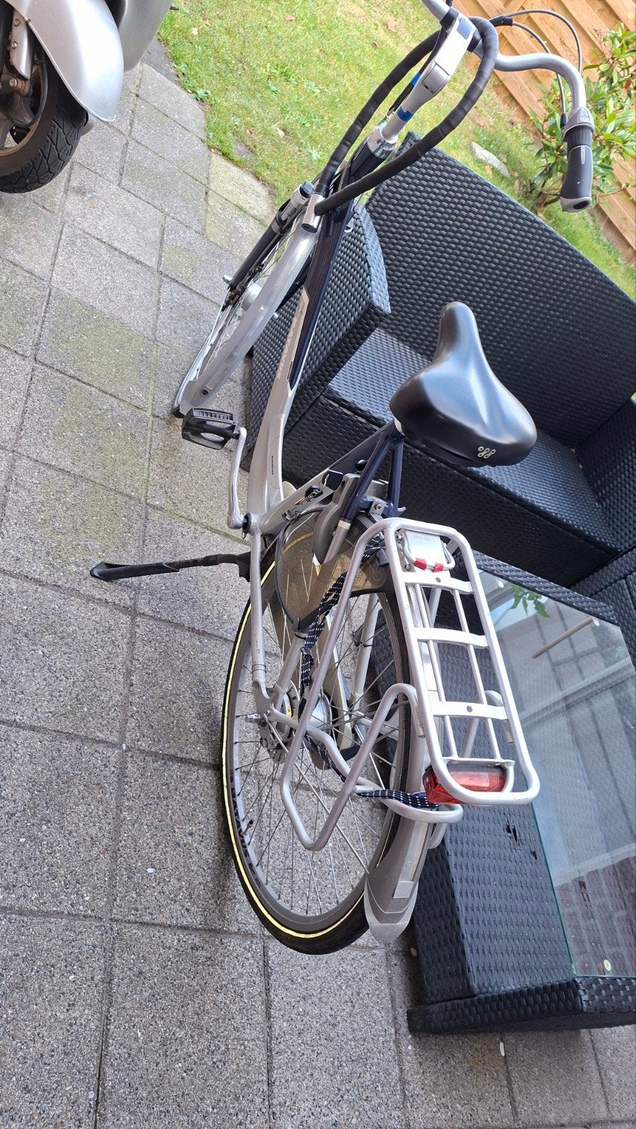 Batavus fiets met defect voorlicht en hangslot, Ophalen, Gebruikt, Overige typen, Batavus