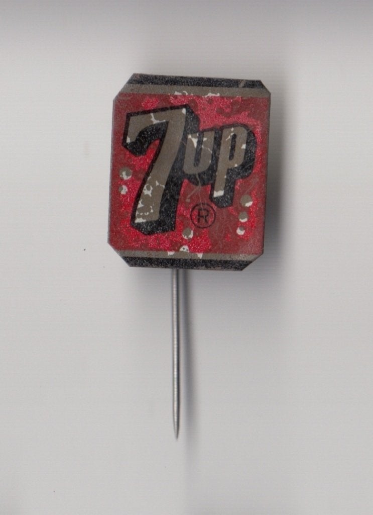 Frisdrank 7up 7-up logo speldje, Verzamelen, Gebruikt, Niet vindbaar, Niet vindbaar, Speldje of Pin