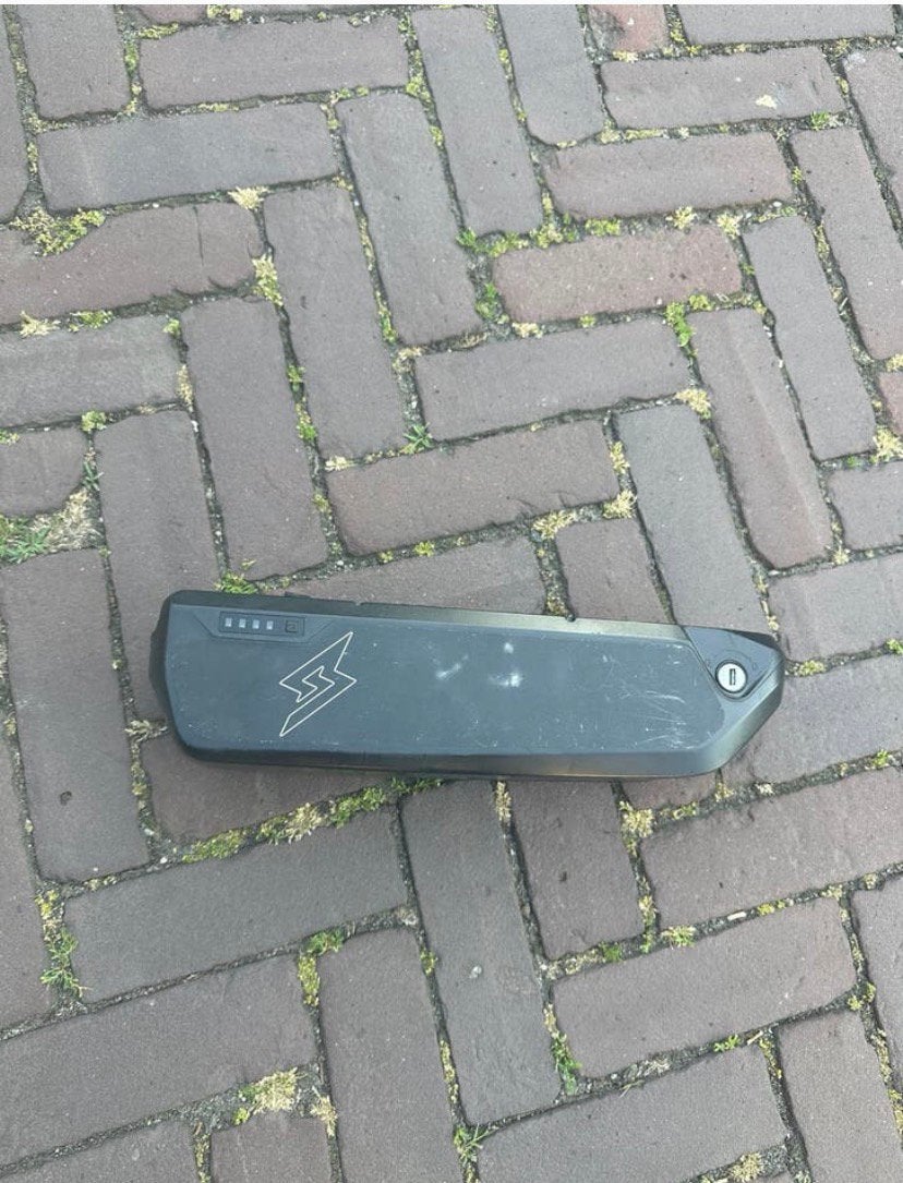 Super 73 zx accu te koop zo goed als nieuw zonder sleutel, Fietsen en Brommers, Fietsaccessoires | Fietsaccu's, Ophalen of Verzenden