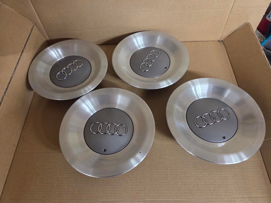 Set van 4 originele Audi wieldoppen/naafkappen, Auto diversen, Wieldoppen, Ophalen of Verzenden, Gebruikt