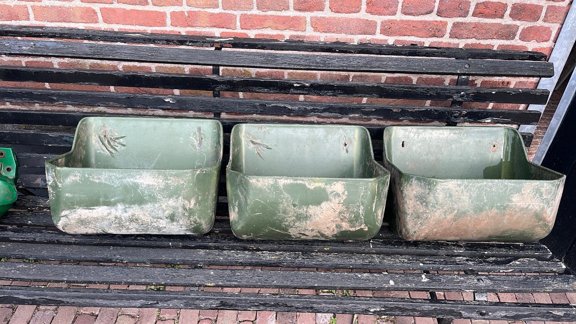 3 kunststof voerbakken voor paarden/ pony’s/kalveren/geiten, Dieren en Toebehoren, Ophalen