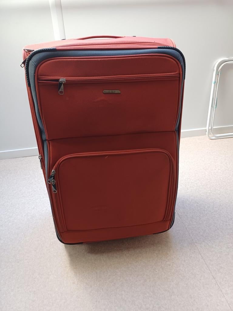 Ruime koffer op wieltjes., Gebruikt, Hard kunststof, 70 cm of meer, Wieltjes