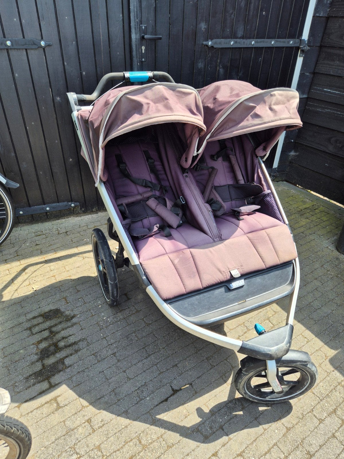 Thule Urban Glide Dubbele Kinderwagen - Hardloopwagen, Kinderen en Baby's, Kinderwagens en Combinaties, Gebruikt, Verstelbare duwstang