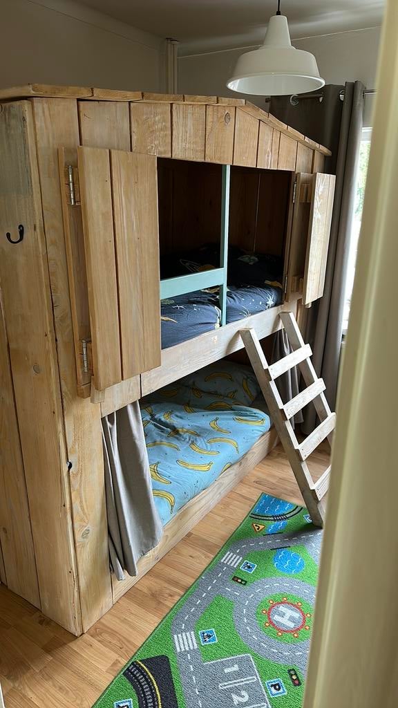 Houten stapelbed / huisjesbed / boomhutbed met matrassen, Ophalen, Gebruikt, Stapelbed