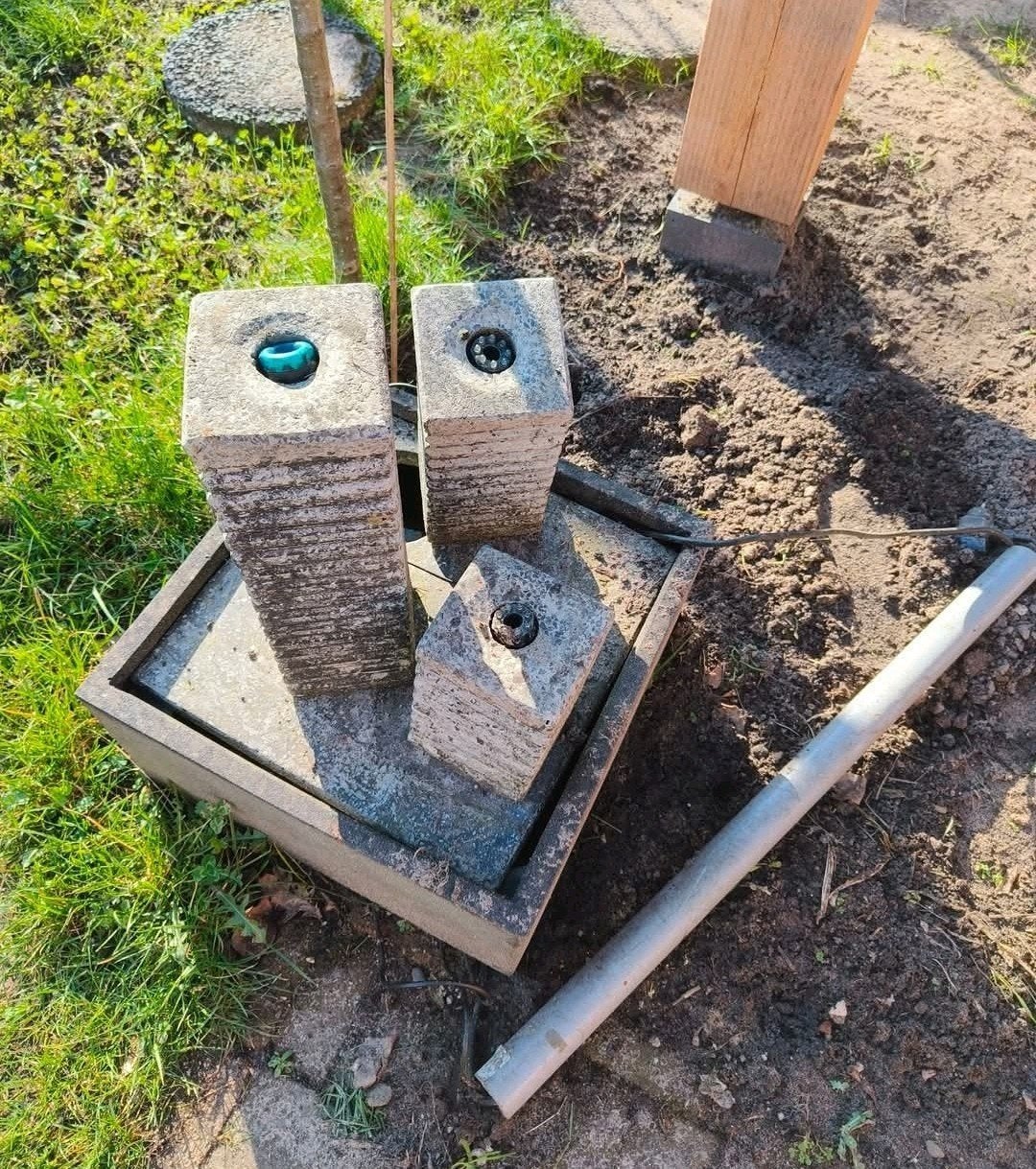 Fantastisch stenen fontein inclusief 3 zuilen steentjes etc., Tuin en Terras, Ophalen, Zo goed als nieuw, Graniet, Waterornament