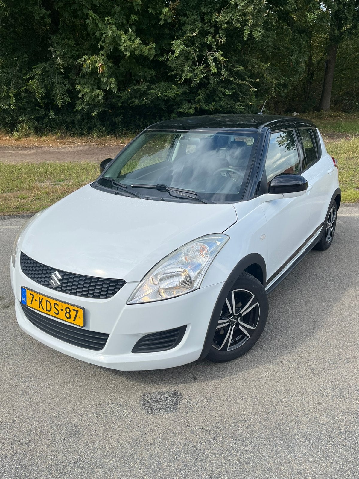 Suzuki Swift 1.2 5-D 2013 Wit, Auto's, Voorwielaandrijving, 4 cilinders, 400 kg, Origineel Nederlands