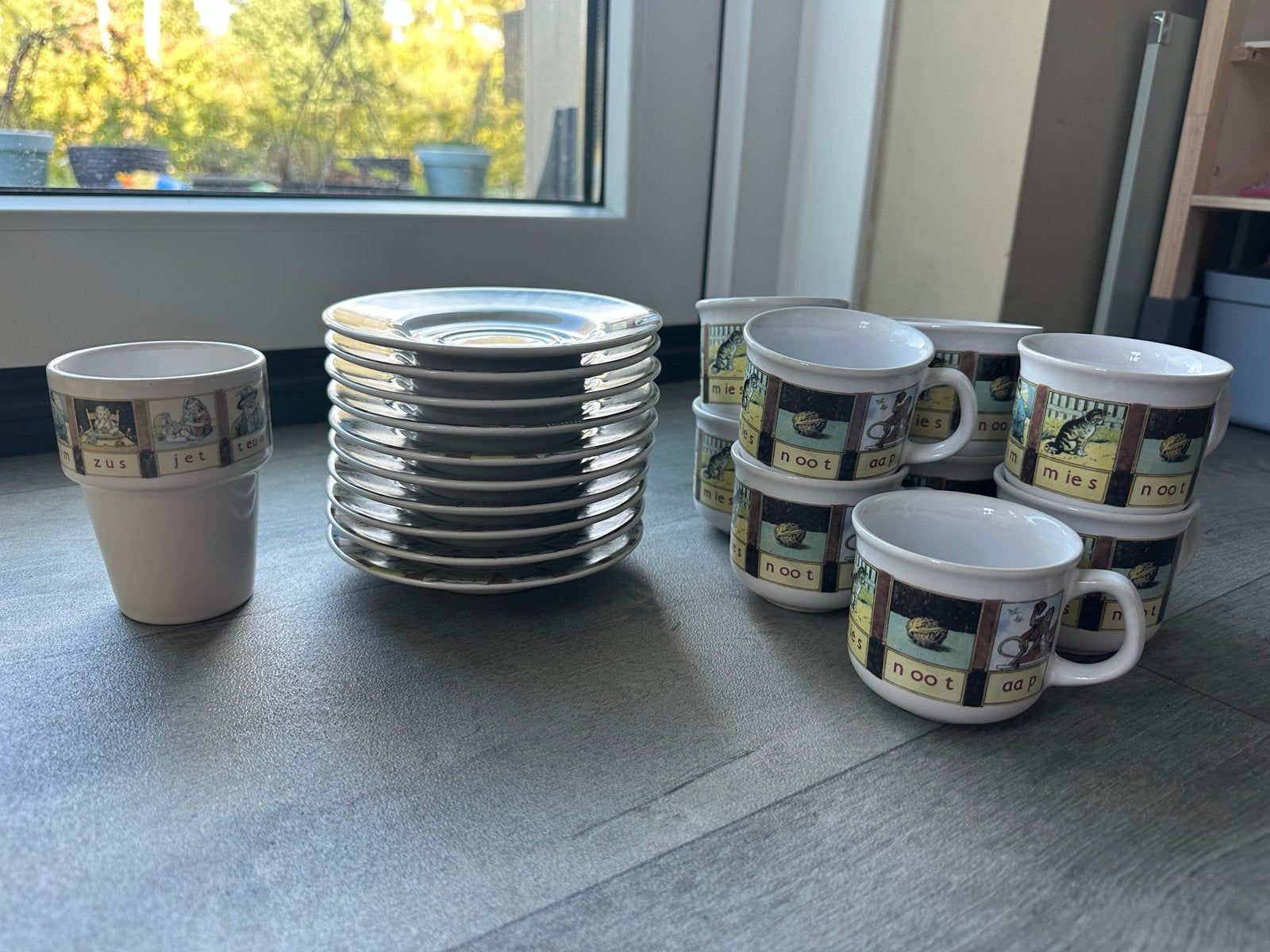 Aap Noot Mies Servies: 9 Kopjes, 10 Schotels & Melkbeker, Ophalen, Gebruikt, Overige merken, Keramiek